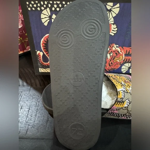 🐯Gucci Tiger Sandals 🐯 - Picture 5 of 9